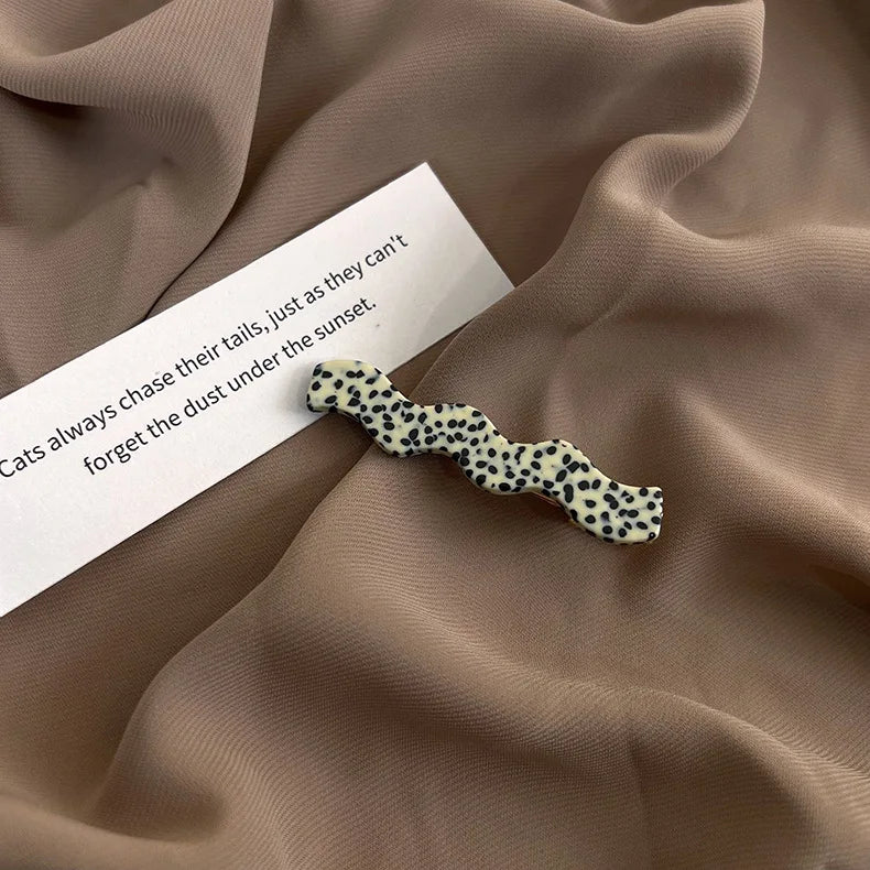 2024 New Fashion Ripple Acrylic Hair Clips For Women Korean Solid Leopard Hairpins Sweet Barrettes Girl Hair Accesories Headwear - Kellylooks Shop