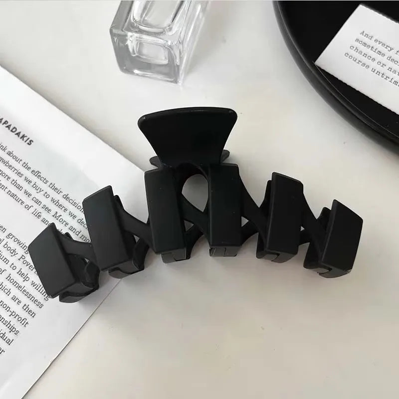 Women Elegant Black Geometric Plastic Hair Claw Lady Sweet Long Hair Holder Toothed Hair Clips Hairpins Fashion Hair Accessories - Kellylooks Shop
